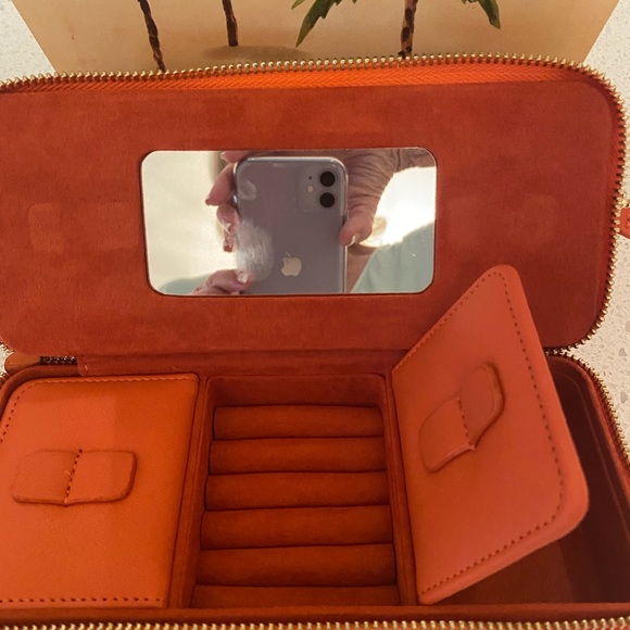 Perfect travel case for earrings bracelets and necklaces and you are ready Togo - Picture 3 of 4